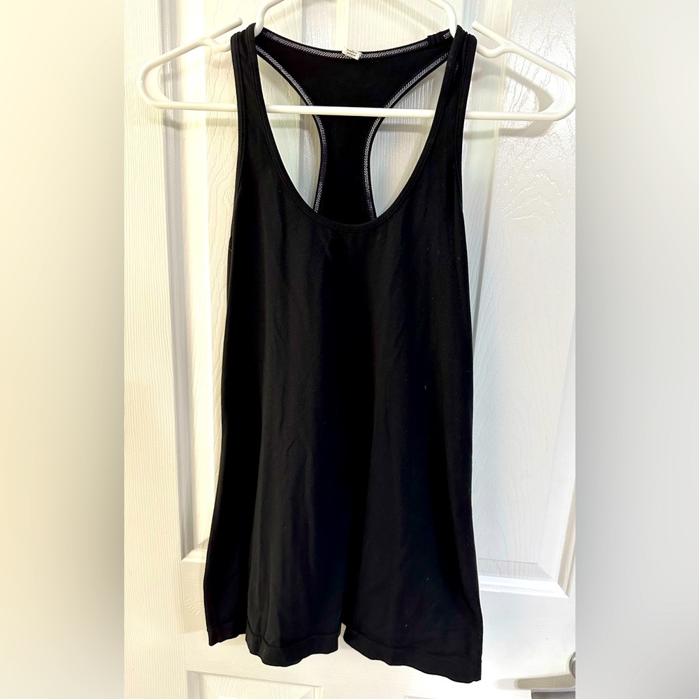 Lululemon Racerback Tank Euc Solid Black Size 8 - image 1
